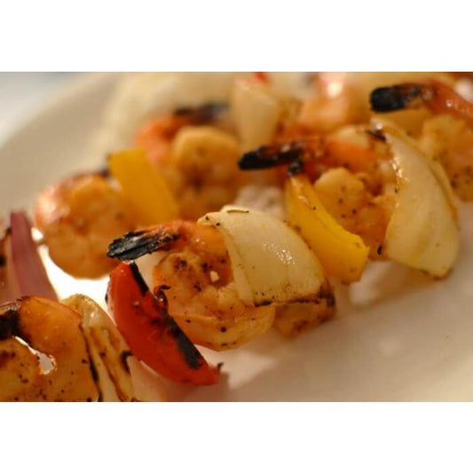 Brochetas de langostinos con mango y lima