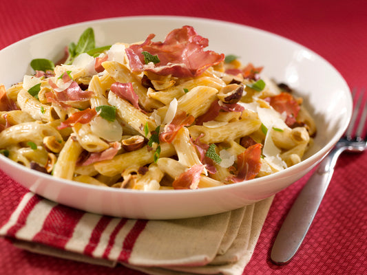 Penne con salsa de crema de avellana y prosciutto 